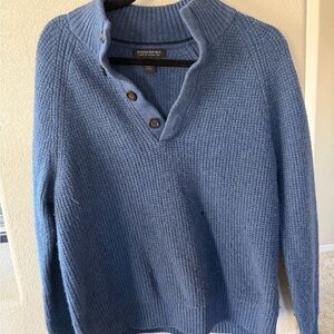 Banana Republic V-Neck Sweater in Blue